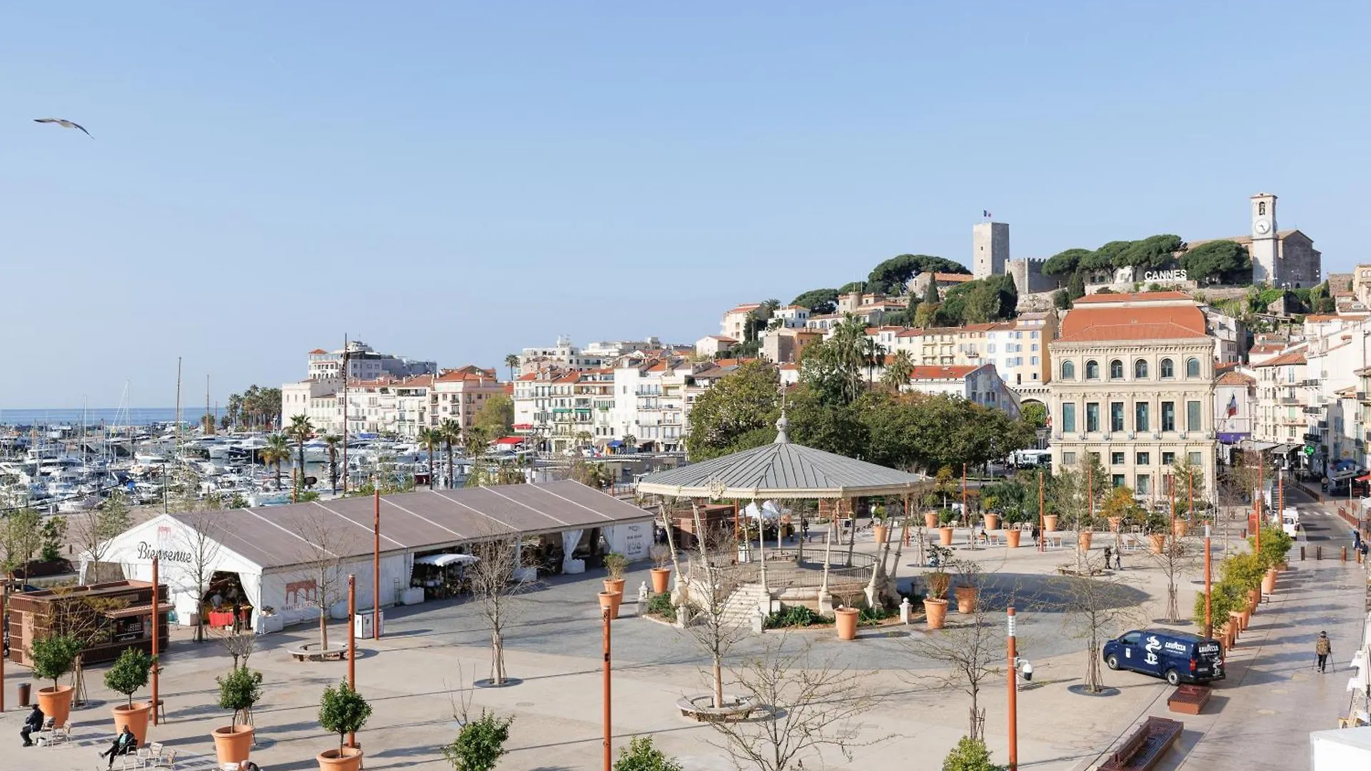 Una Rosa Blu Yourhosthelper Cannes 0*,  France