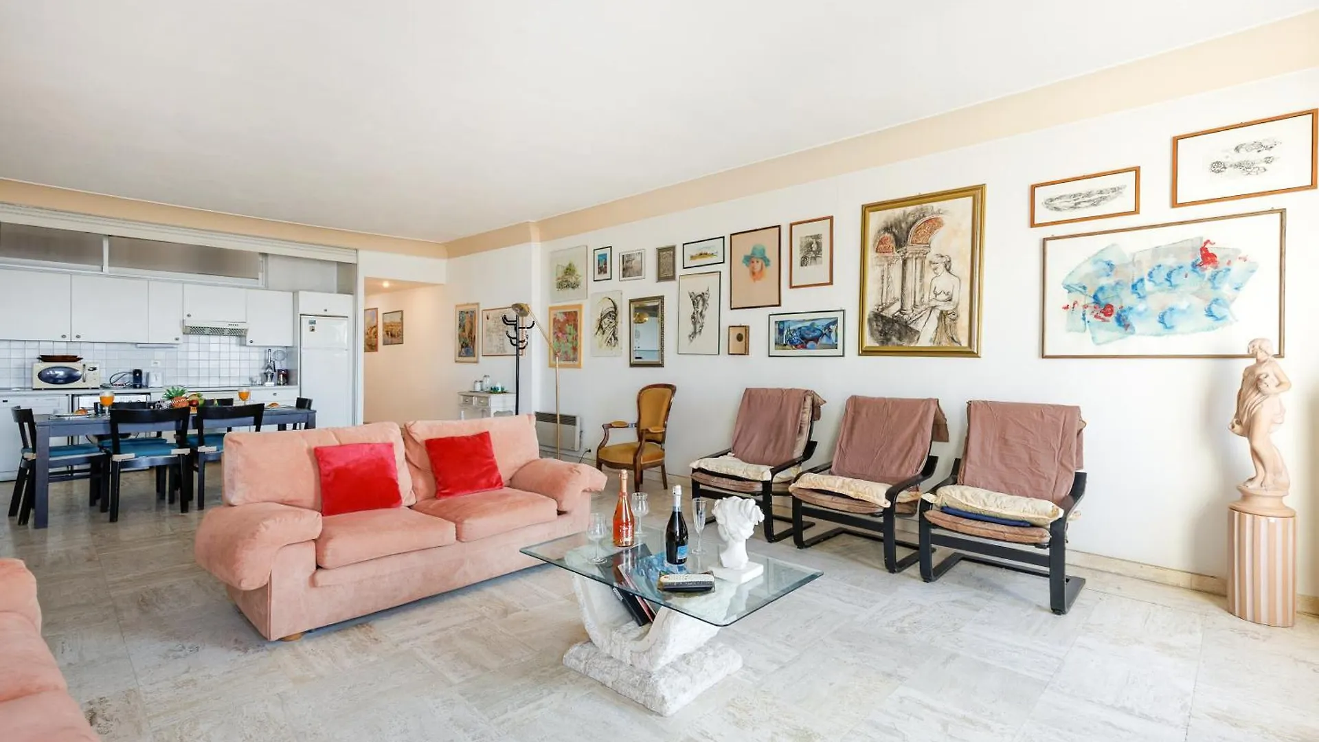 Una Rosa Blu Yourhosthelper Cannes 0*,  France